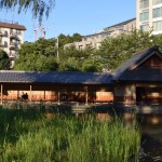 檜町公園の池に隣接する休憩所は静かに時間を過ごすのにお勧め！
